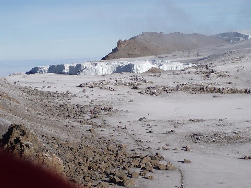 8.JPG - Kratermondlandschaft mit Gletscher